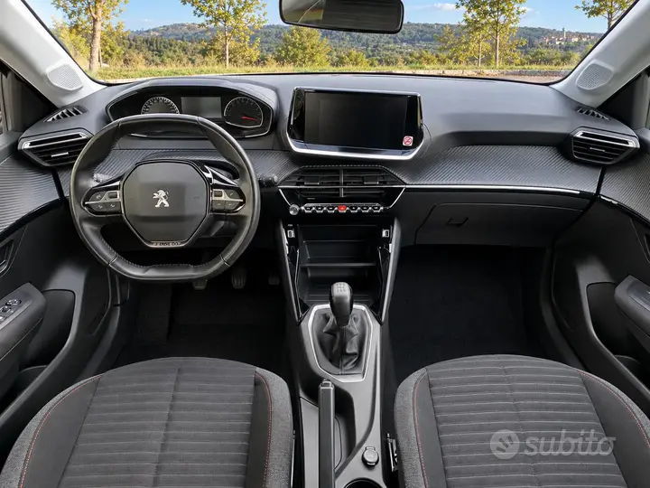 Peugeot 208 2022 photo 2