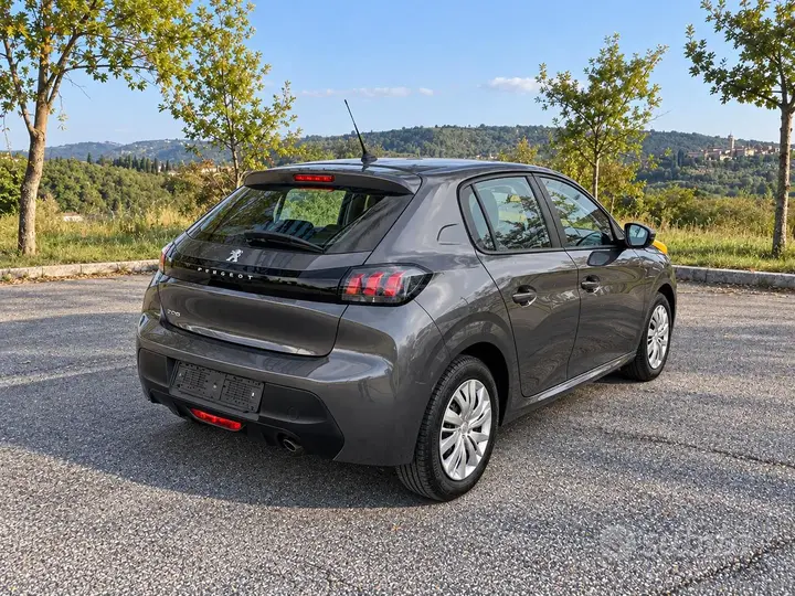 Peugeot 208 2022 photo 3
