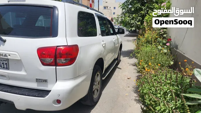 Toyota Sequoia 2010 photo 3