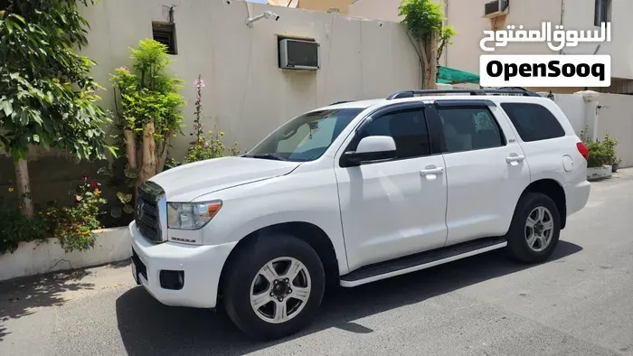 Toyota Sequoia 2010 photo 2