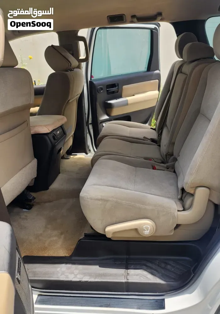 Toyota Sequoia 2010 photo 4