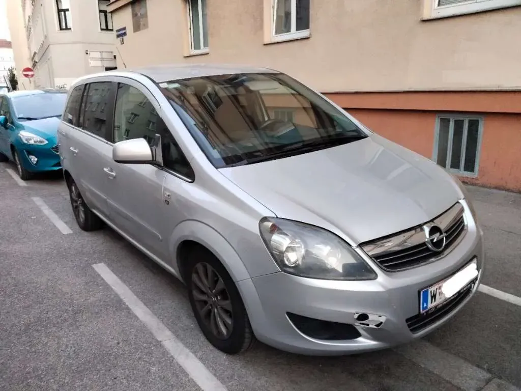 Opel Zafira 2010 photo 2
