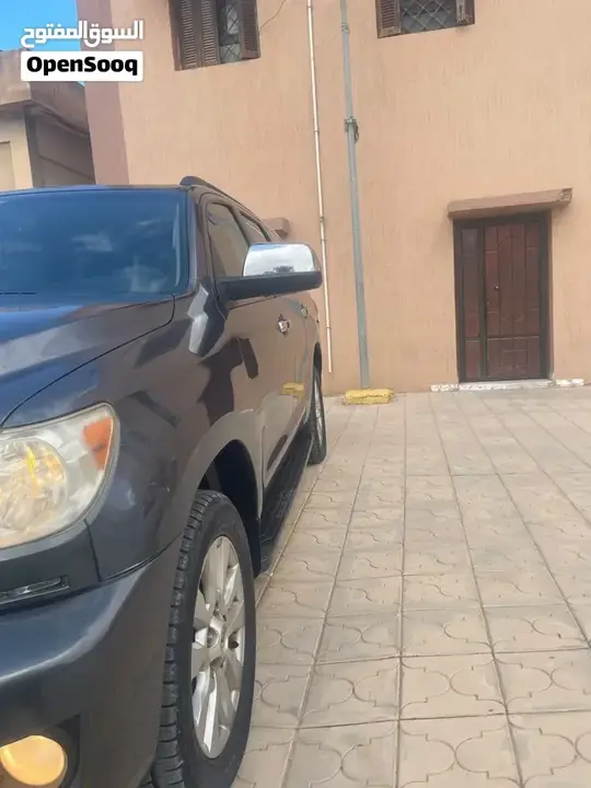 Toyota Sequoia 2010 photo 2