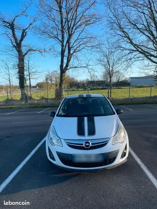 Opel Corsa 2012 photo 2