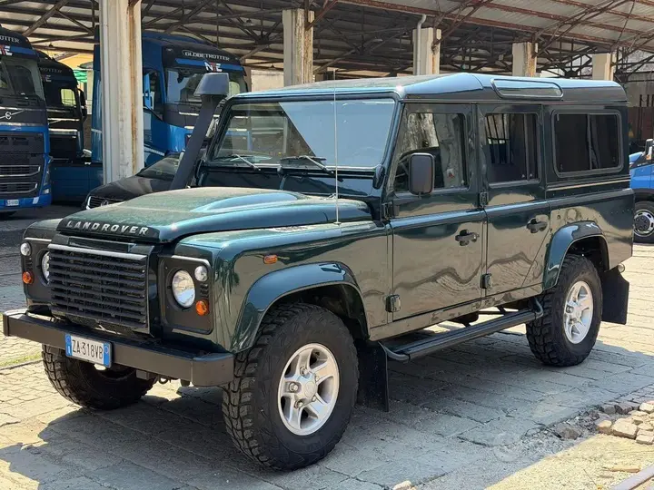 Land Rover Defender 2012 photo 2
