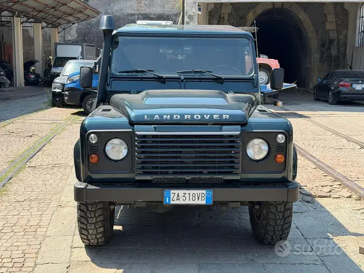 Land Rover Defender 2012 photo 3