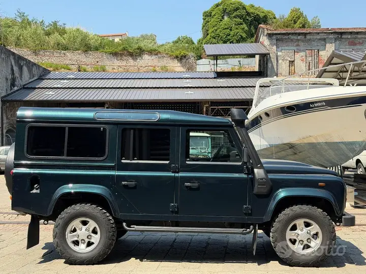 Land Rover Defender 2012 photo 4