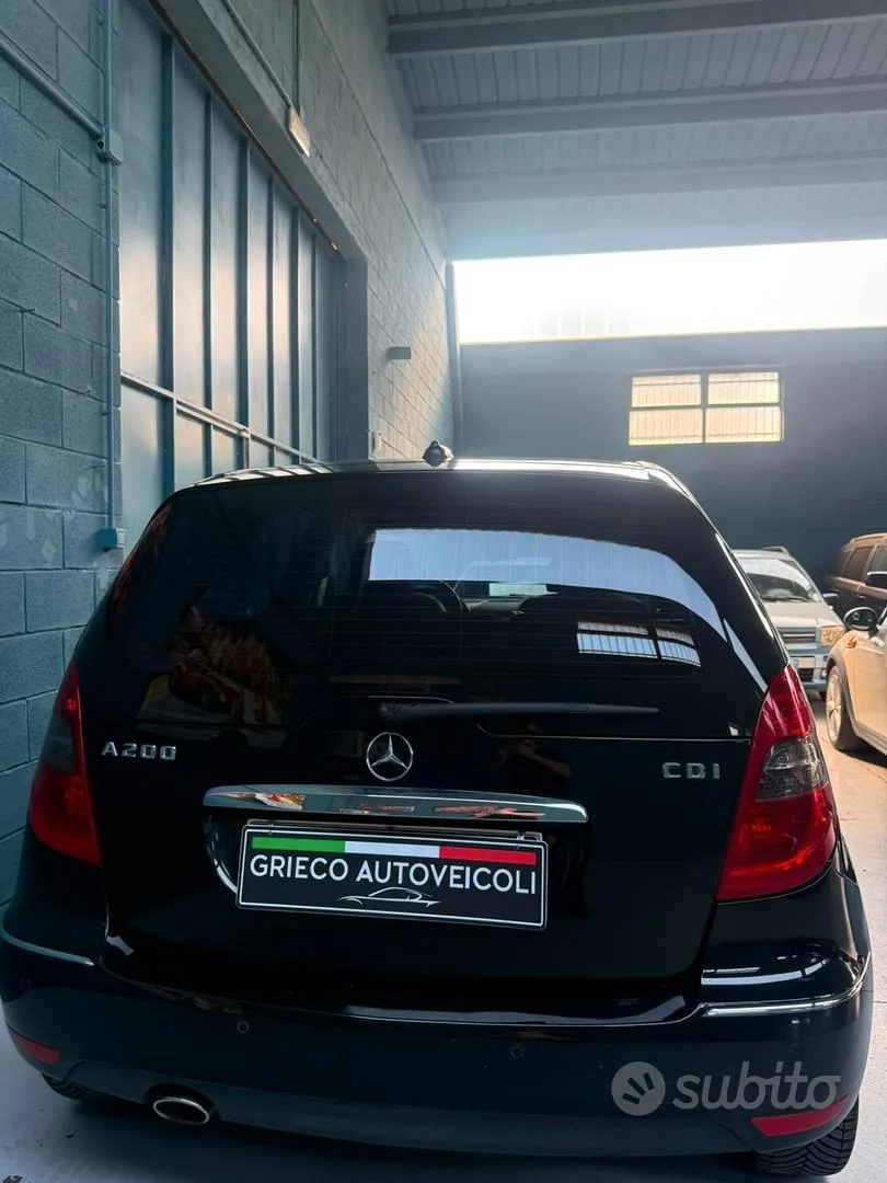 Mercedes-Benz A200 2011 photo 5