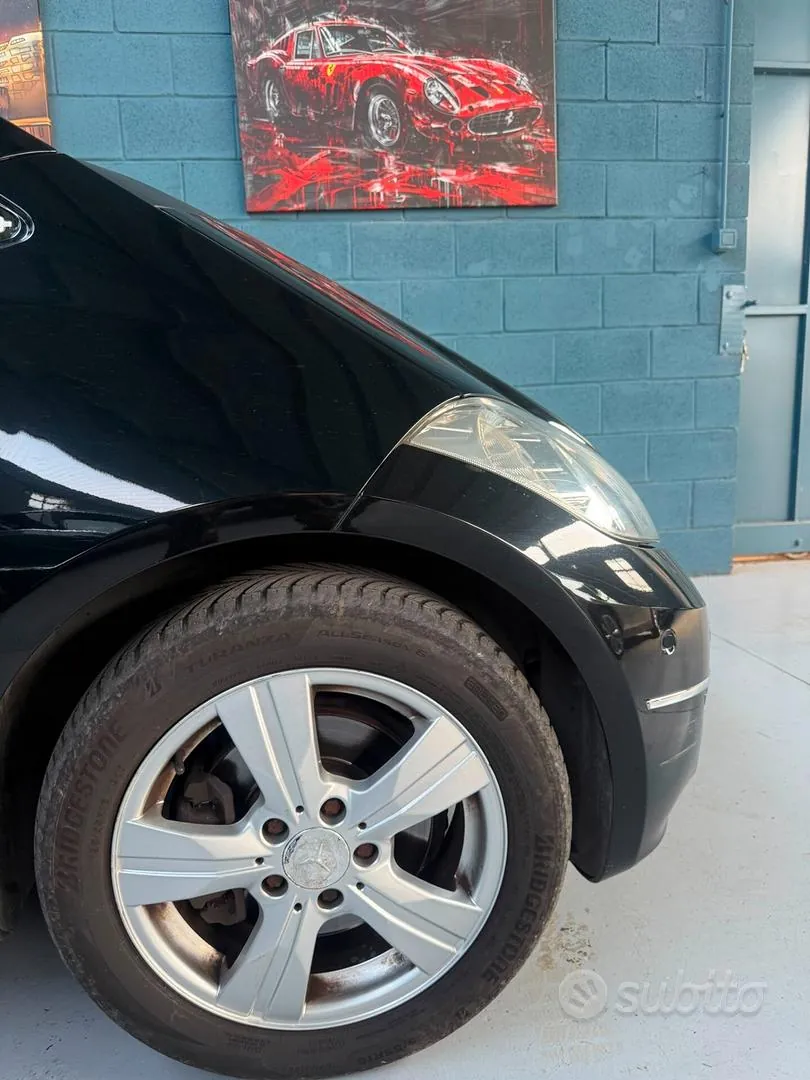 Mercedes-Benz A200 2011 photo 2