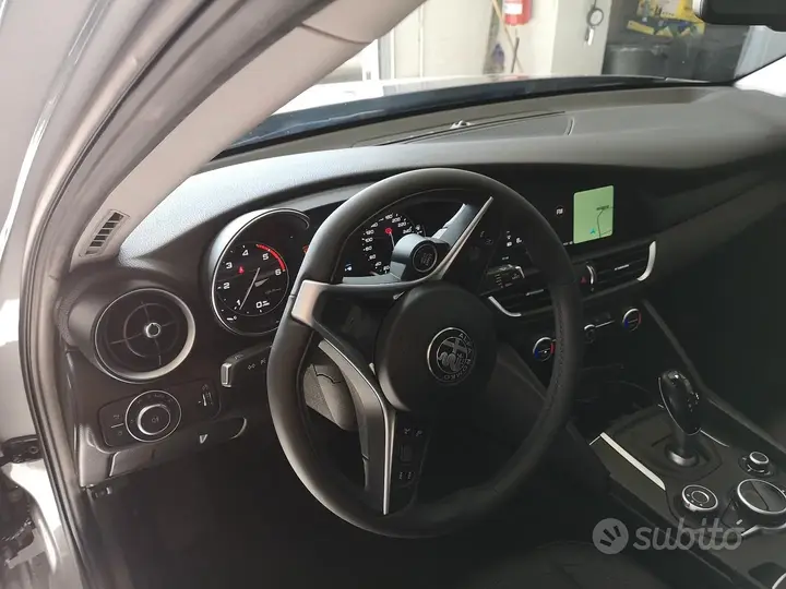 Alfa Romeo Giulia 2017 photo 2