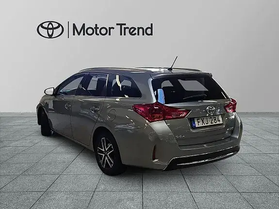 Toyota Auris 2015 photo 2