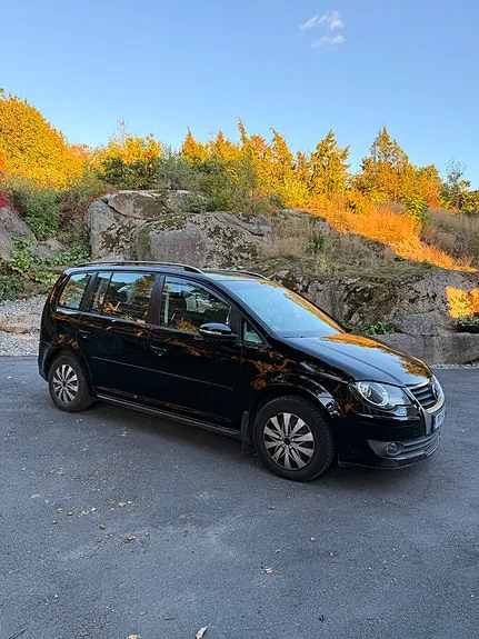 Volkswagen Touran 2010 photo 2