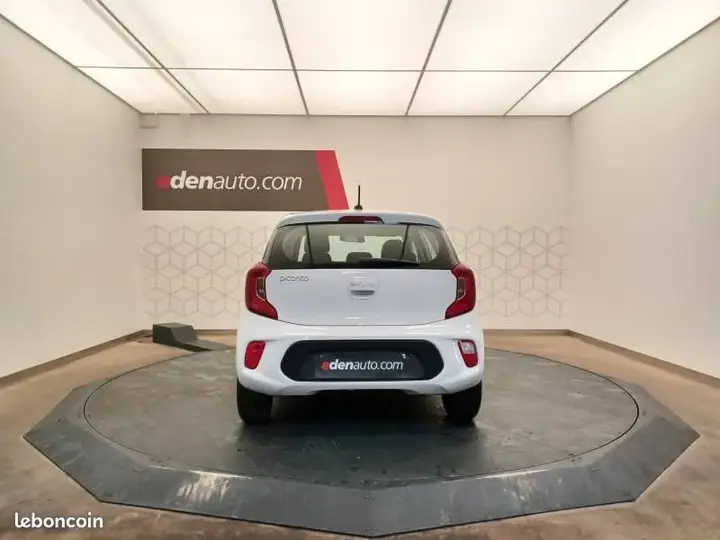 Kia Picanto 2023 photo 4