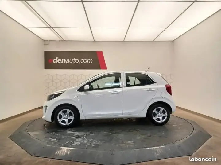 Kia Picanto 2023 photo 2