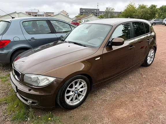 BMW 118D 2010 photo 2