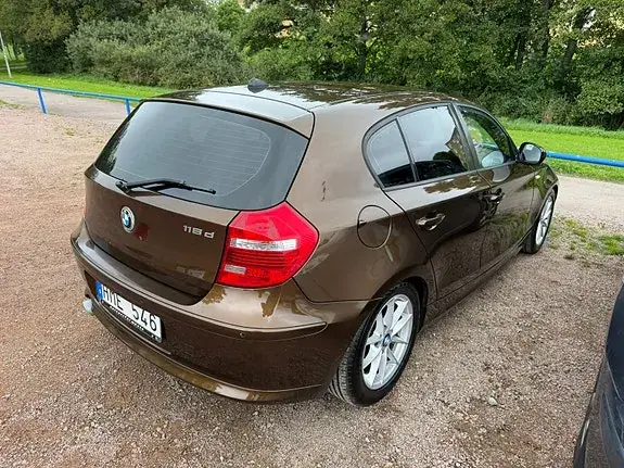 BMW 118D 2010 photo 3