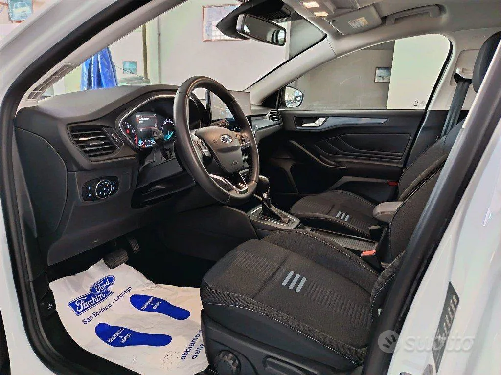 Ford Focus 2023 photo 2