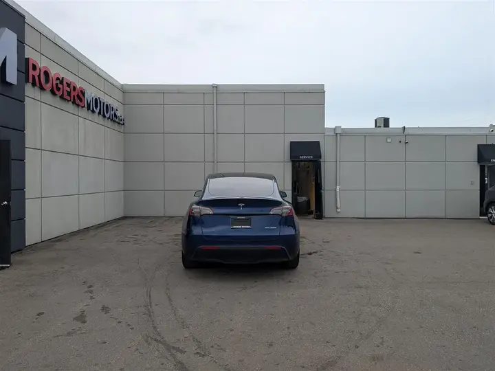 Tesla Model Y 2023 photo 4