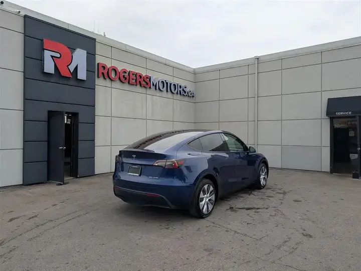 Tesla Model Y 2023 photo 5