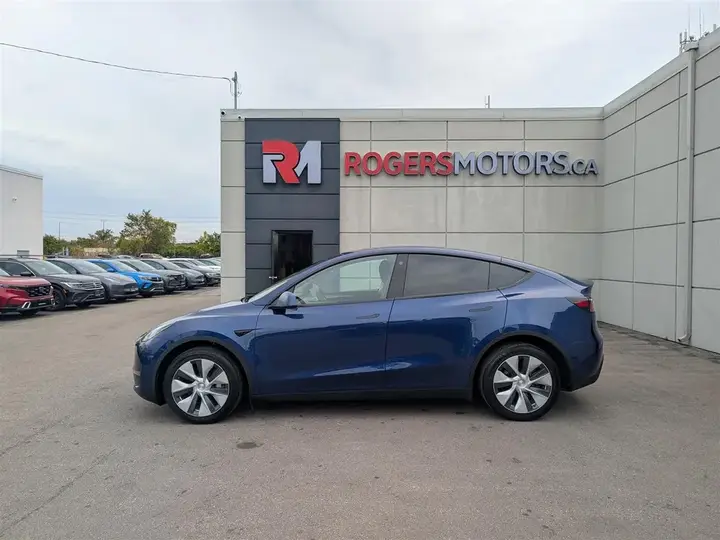 Tesla Model Y 2023 photo 2