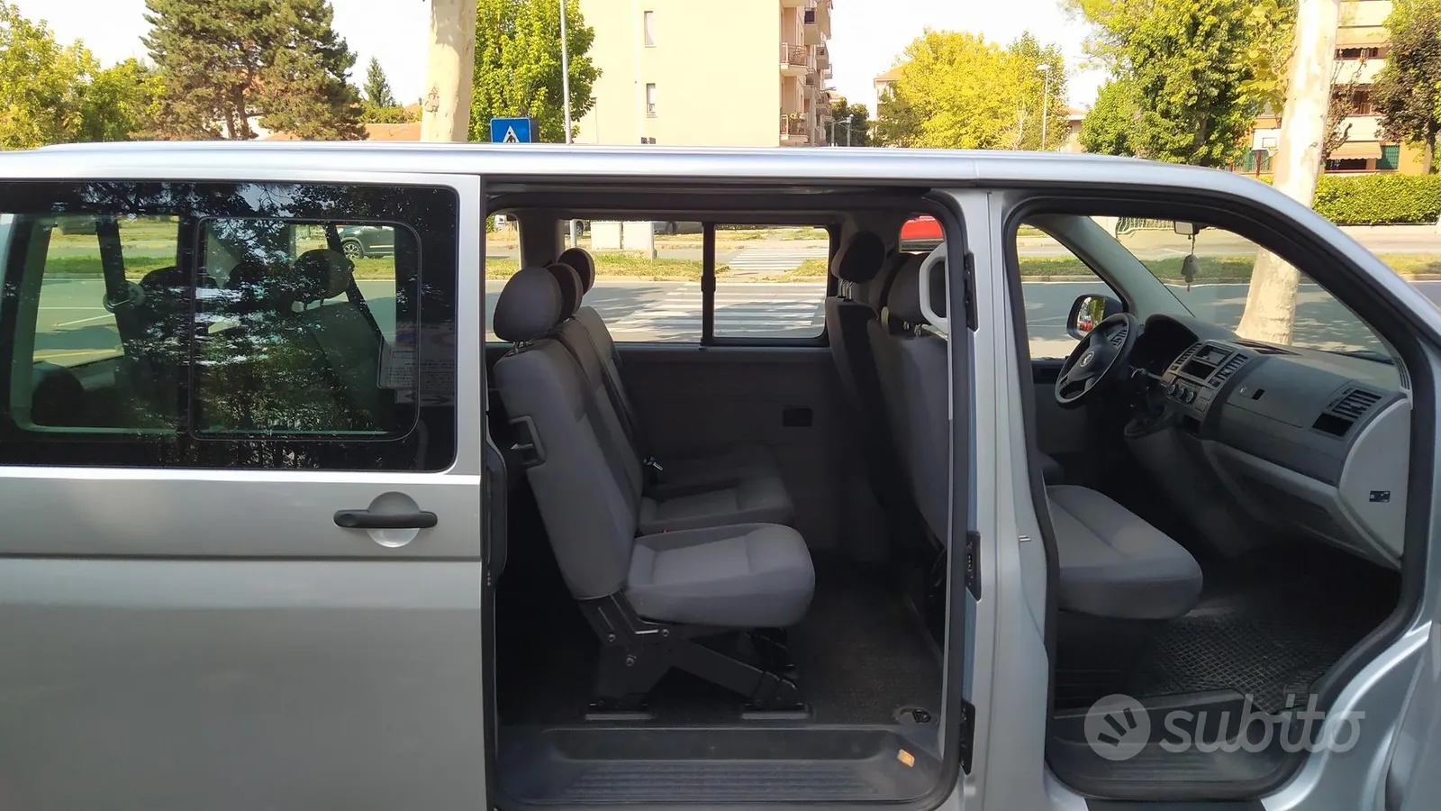 Volkswagen Caravelle 2010 photo 3