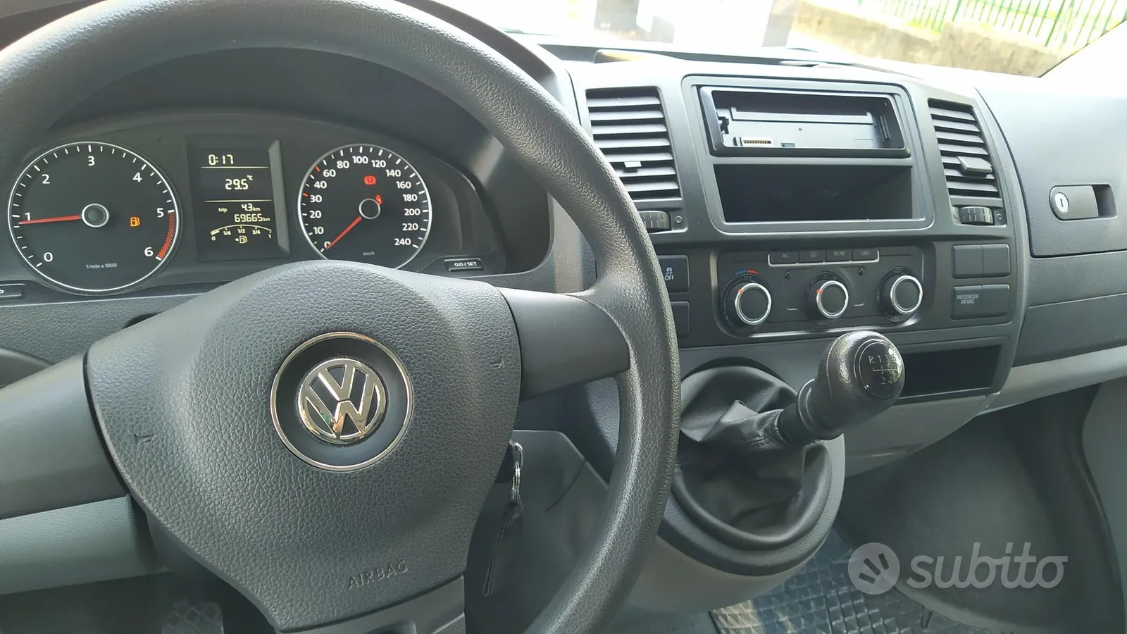 Volkswagen Caravelle 2010 photo 4