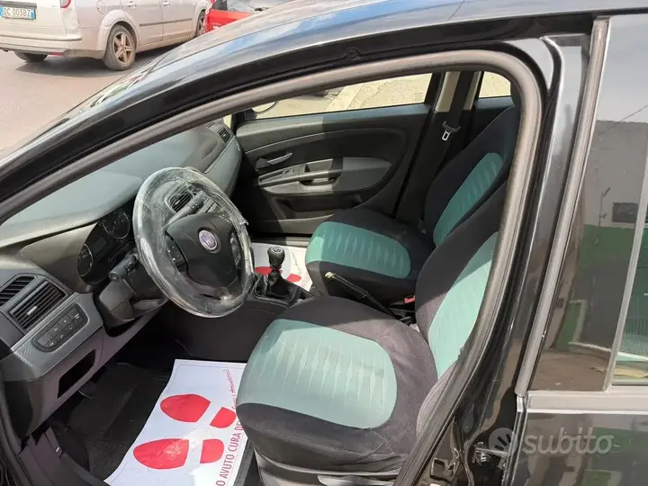 Fiat Grande Punto 2009 photo 2