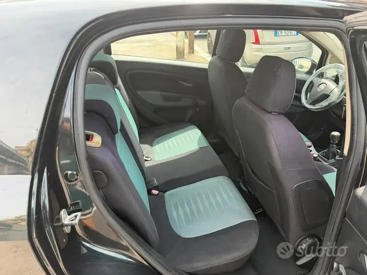 Fiat Grande Punto 2009 photo 3