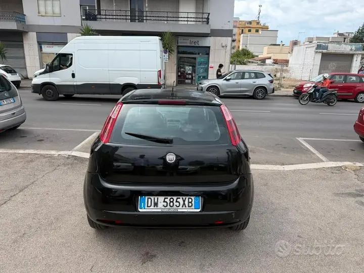 Fiat Grande Punto 2009 photo 4