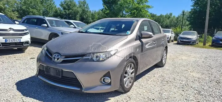 Toyota Auris 2013 photo 3