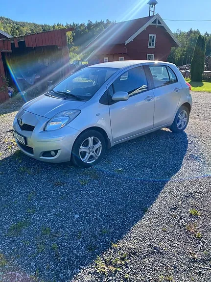 Toyota Yaris 2011 photo 4