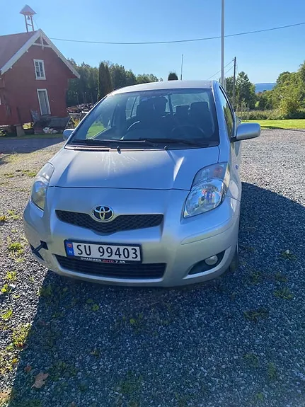 Toyota Yaris 2011 photo 2