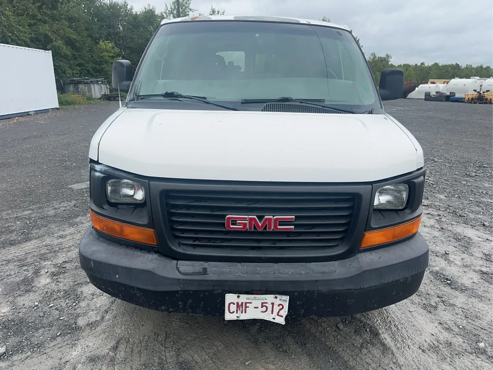 GMC Savana 2007 photo 2