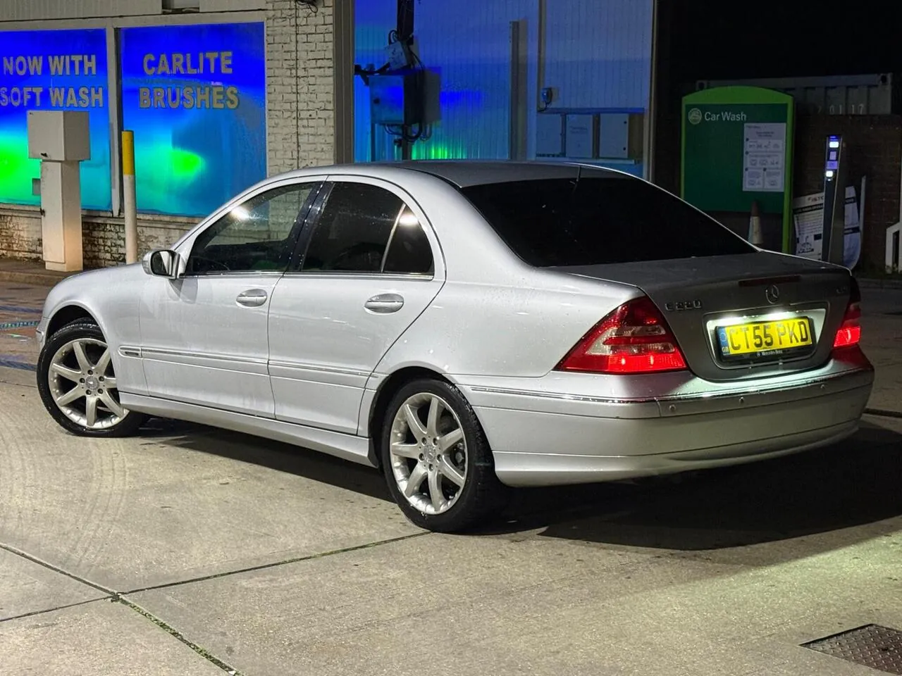 Mercedes-Benz C-Class 2005 photo 2