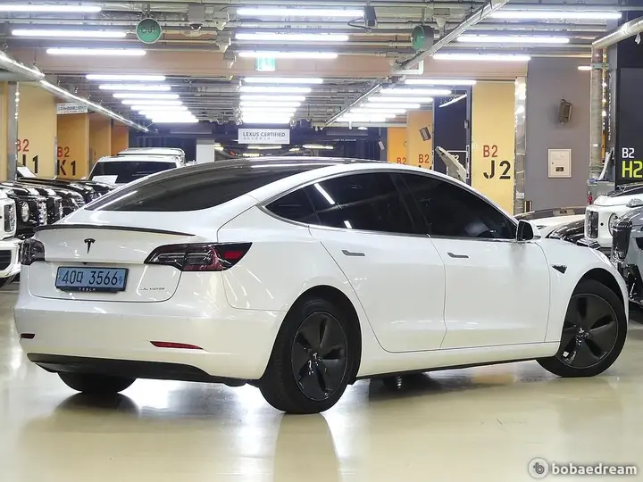 Tesla Model 3 2020 photo 3