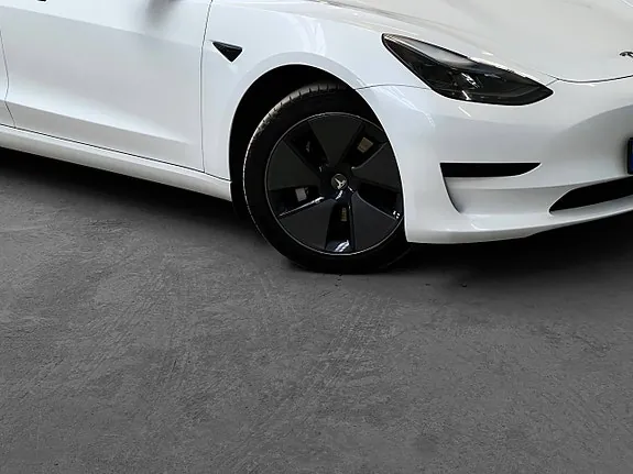 Tesla Model 3 2023 photo 4