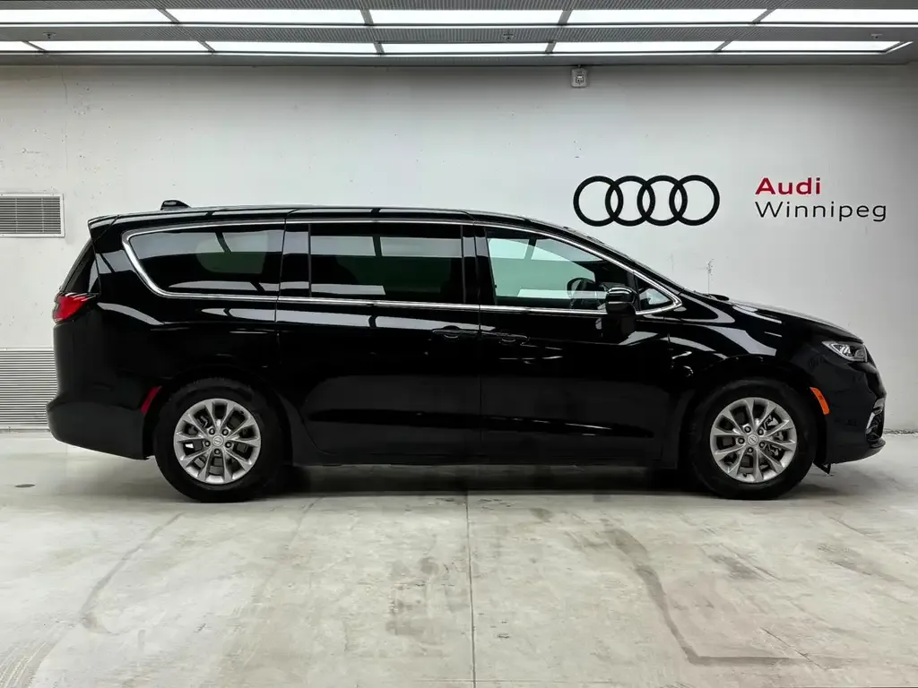 Chrysler Pacifica 2026 photo 5