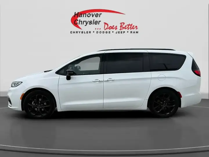 Chrysler Pacifica 2024 photo 2