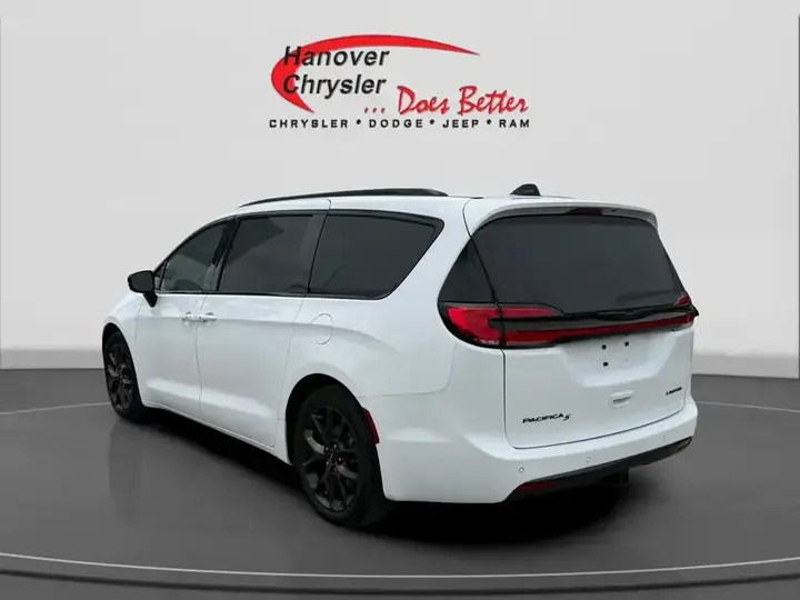 Chrysler Pacifica 2024 photo 3