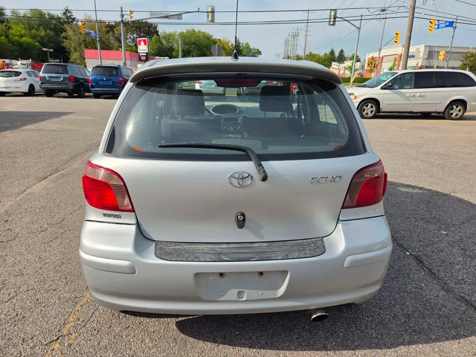 Toyota Echo 2004 photo 2