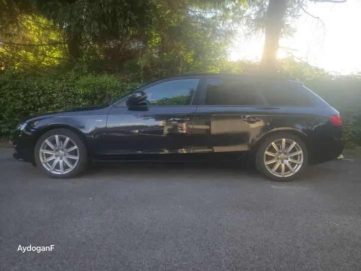 Audi A4 2011 photo 2