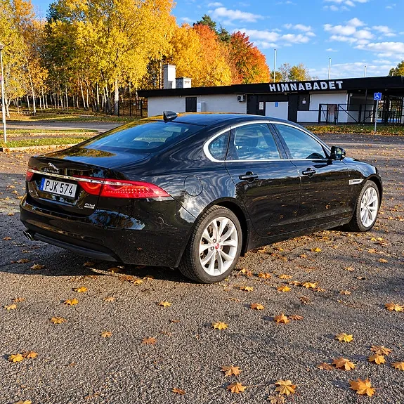 Jaguar Xf 2018 photo 3