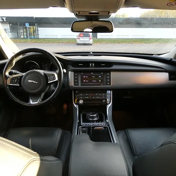 Jaguar Xf 2018 photo 5