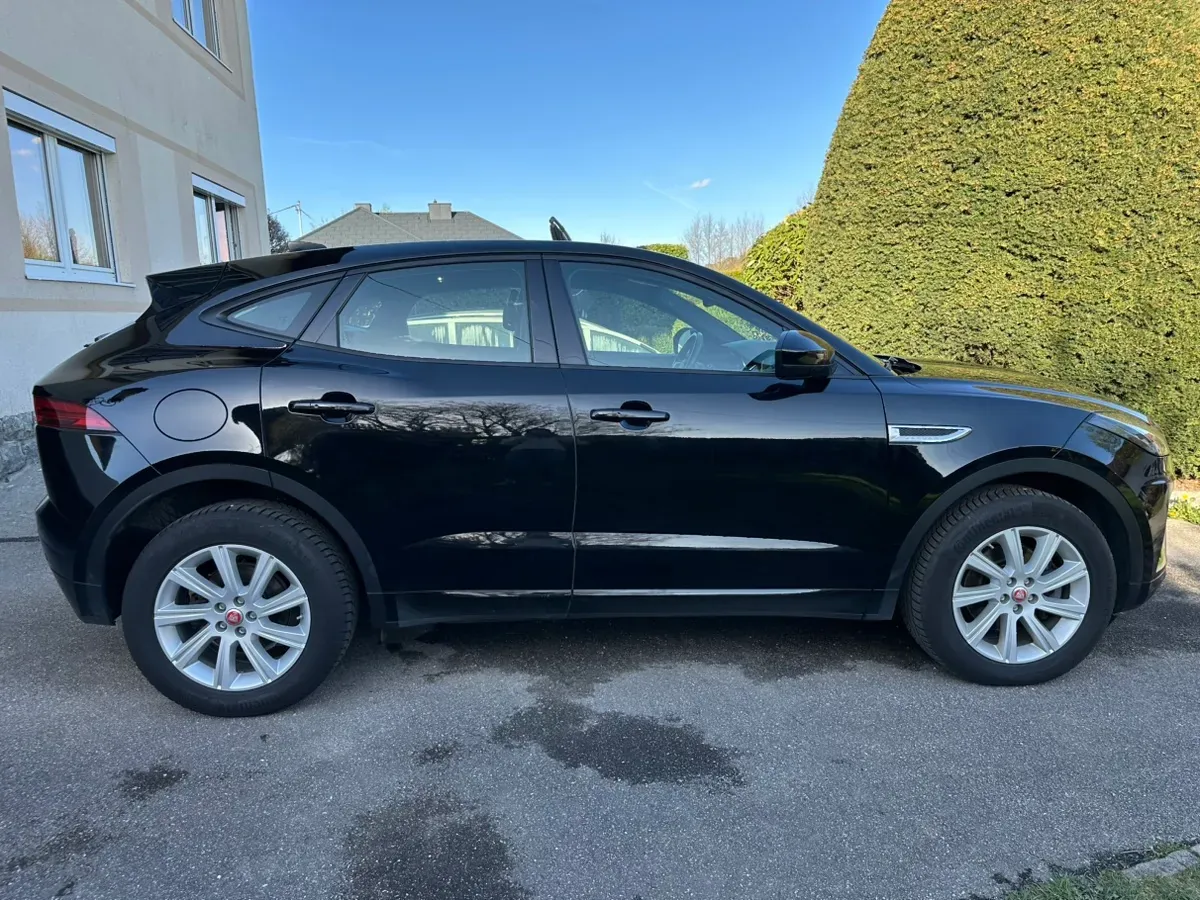 Jaguar E-Pace 2019 photo 3