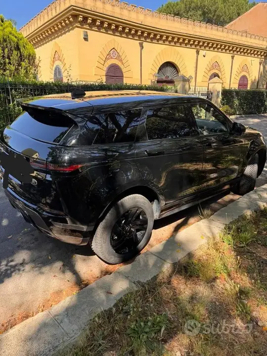 Land Rover Range Rover Evoque 2023 photo 2