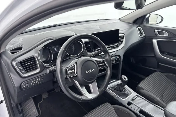 Kia Ceed Sportswagon 2024 photo 2
