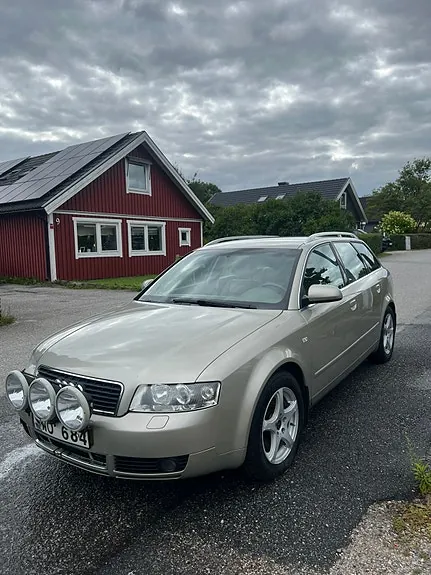 Audi A4 2004 photo 2