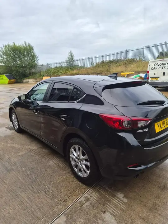 Mazda Mazda3 2018 photo 2