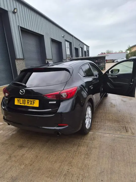 Mazda Mazda3 2018 photo 3