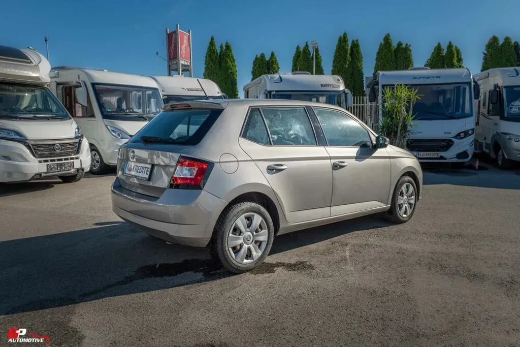 Skoda Fabia 2015 photo 2